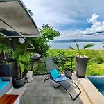 Art Gallery House With A Small Relaxing Pool *