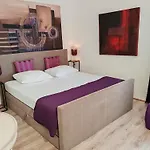 بيت للعطل Art Gallery House With A Small Relaxing Pool *