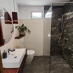 Art Gallery House With A Small Relaxing Pool بيت للعطل تْسْغيكفانِتْسا