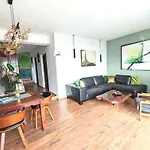 Art Gallery House With A Small Relaxing Pool بيت للعطل