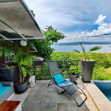 Art Gallery House With A Small Relaxing Pool *