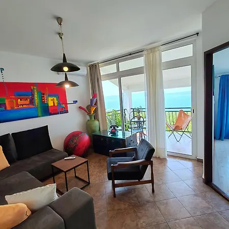 Art Gallery House With A Small Relaxing Pool בית נופש *
