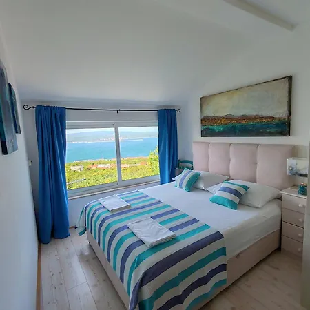 בית נופש Art Gallery House With A Small Relaxing Pool *