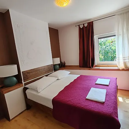 Art Gallery House With A Small Relaxing Pool Case de vacanță Crikvenica