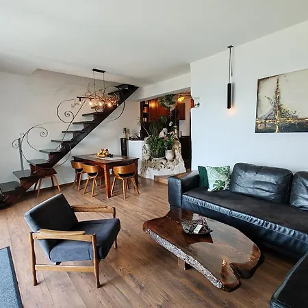 בית נופש Art Gallery House With A Small Relaxing Pool קריקווניצה