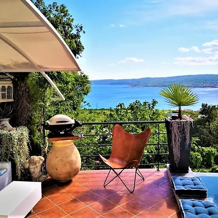 Art Gallery House With A Small Relaxing Pool * Crikvenica