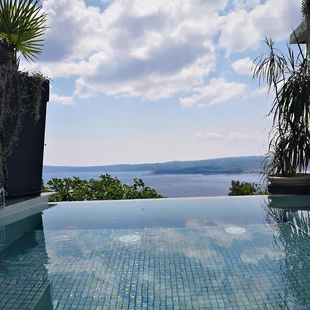 Holiday home Art Gallery House With A Small Relaxing Pool Crikvenica