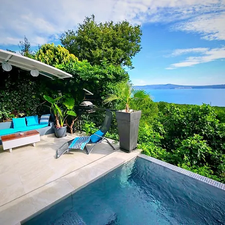 Art Gallery House With A Small Relaxing Pool * Crikvenica