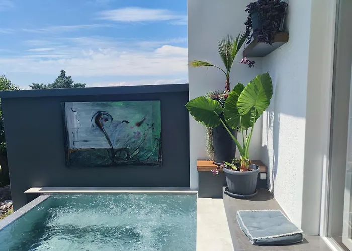 Art Gallery House With A Small Relaxing Pool 別荘