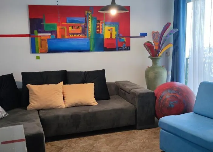 Art Gallery House With A Small Relaxing Pool ツリクヴェニツァ