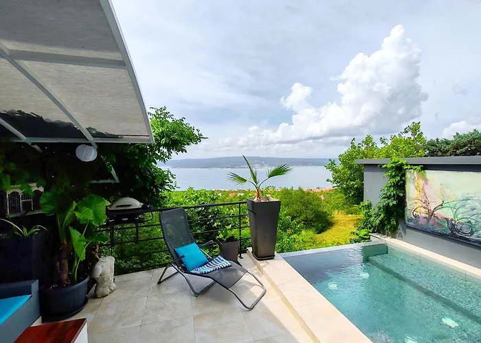 別荘 Art Gallery House With A Small Relaxing Pool *