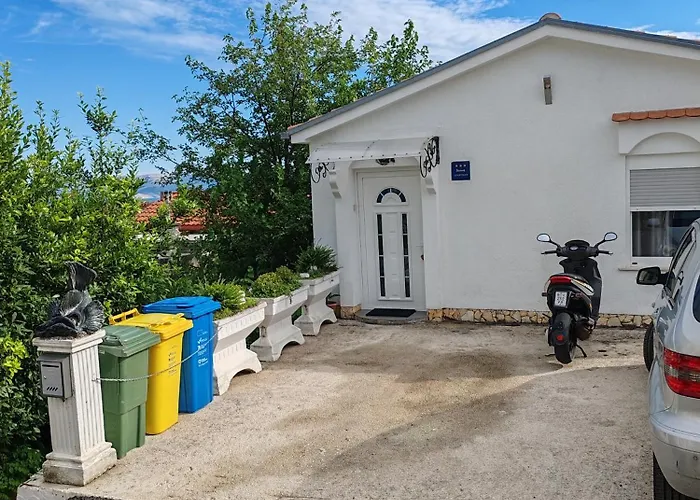 別荘 Art Gallery House With A Small Relaxing Pool